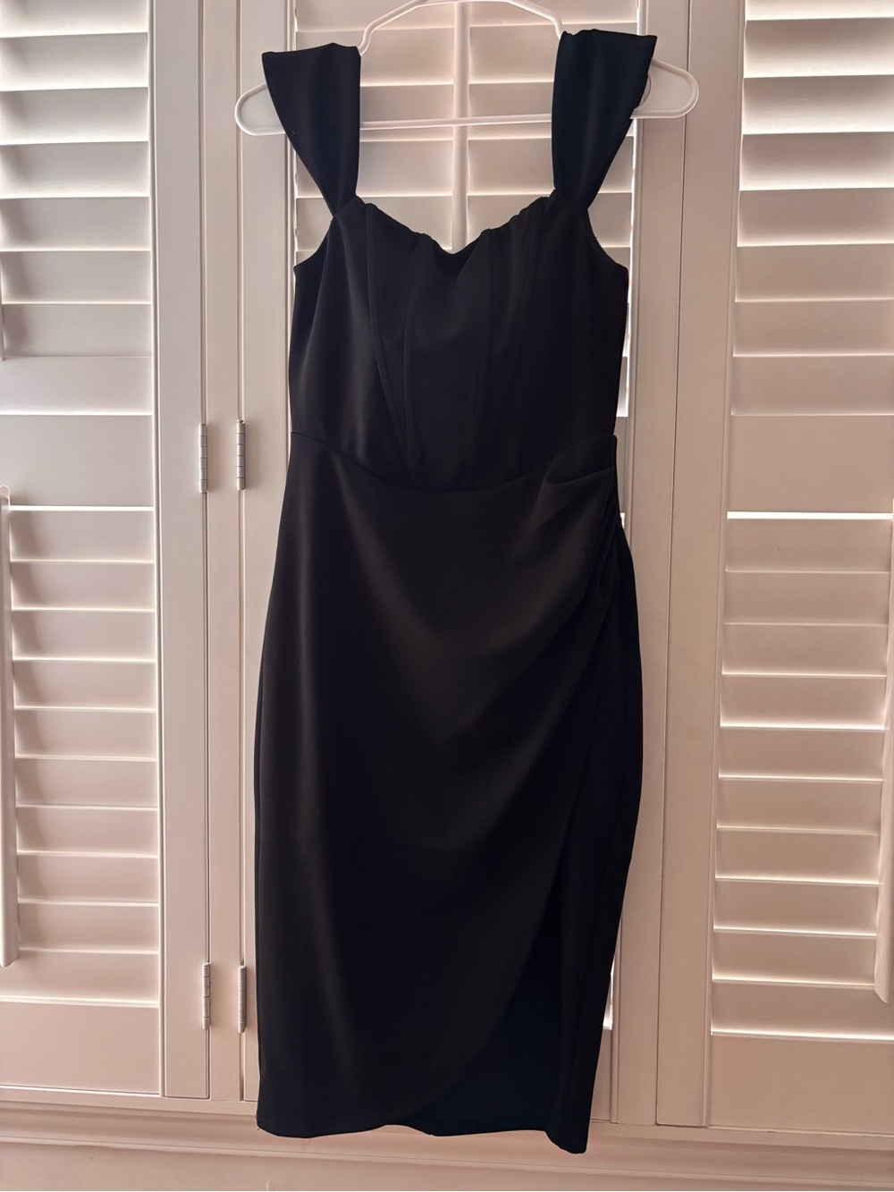 Lulu's Black Sleeveless Midi Dress with Draped Skirt